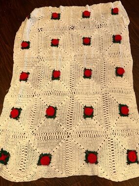 vintage handmade white crochet afghan blanket granny square 3D roses throw